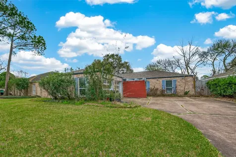 2130 Round Lake Drive Houston TX 77077