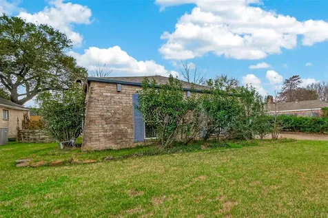2130 Round Lake Drive Houston TX 77077