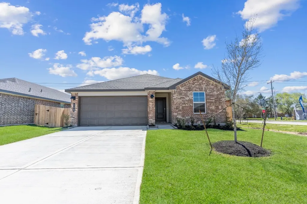 1515 Splashing Wave Iowa Colony TX 77583