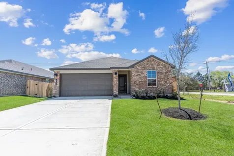 1515 Splashing Wave Iowa Colony TX 77583