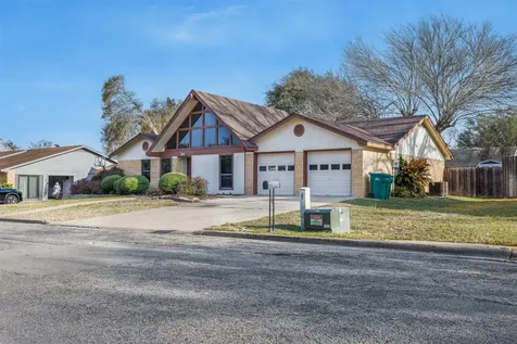 661 S College Street La Grange TX 78945