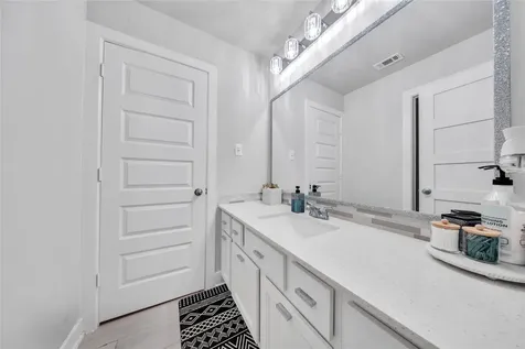 8826 Forest Side Drive Missouri City TX 77459