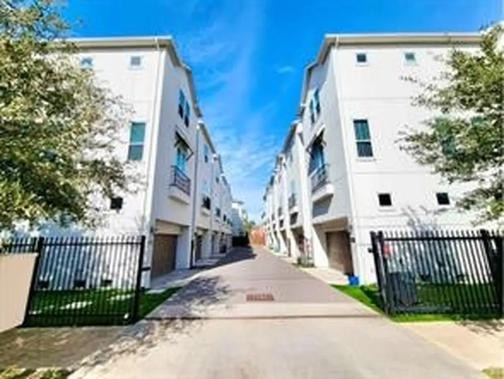 1315 W 24th Street B Houston TX 77008