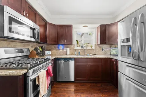 5 N Deerfoot Circle The Woodlands TX 77380
