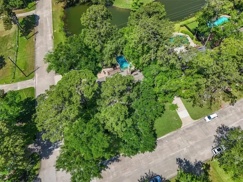 2023 Forest Garden Drive Kingwood TX 77345