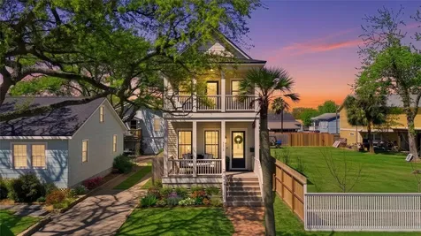 4712 Avenue Q Galveston TX 77551