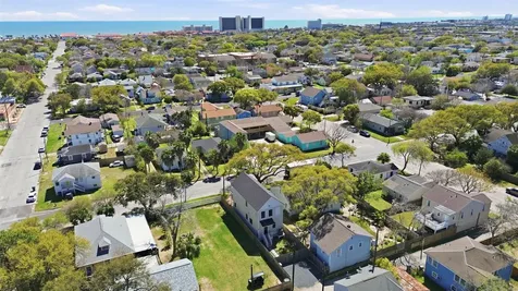 4712 Avenue Q Galveston TX 77551