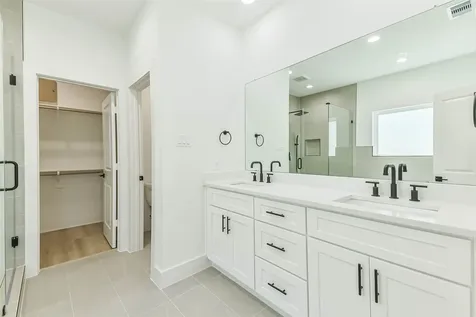 5703 Balbo Street F Houston TX 77091