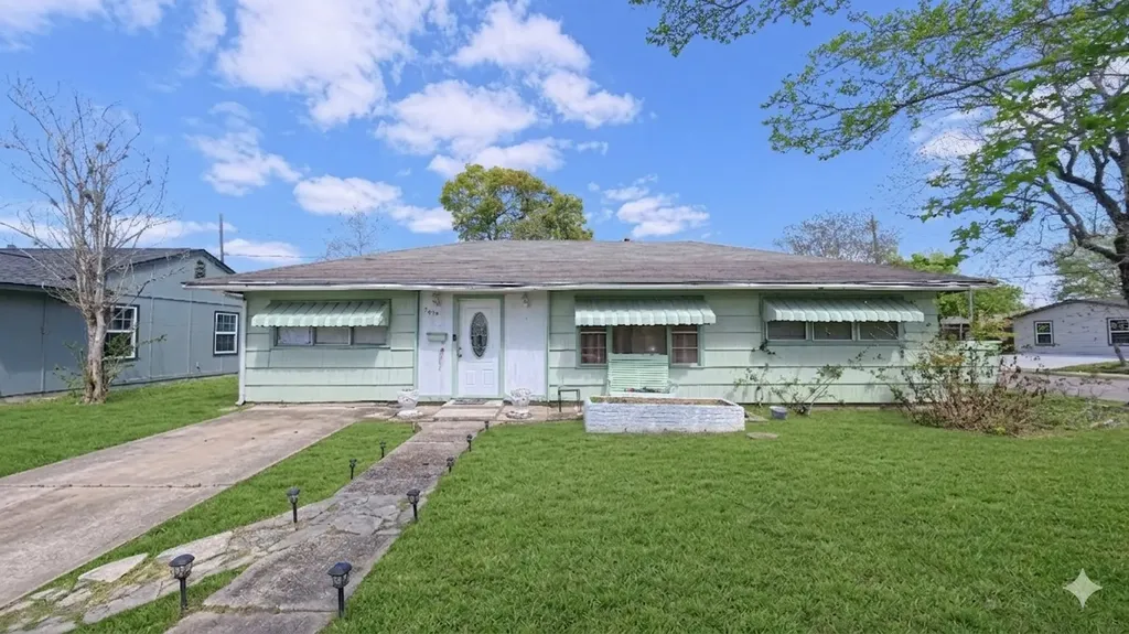 5879 Belneath Street Houston TX 77033