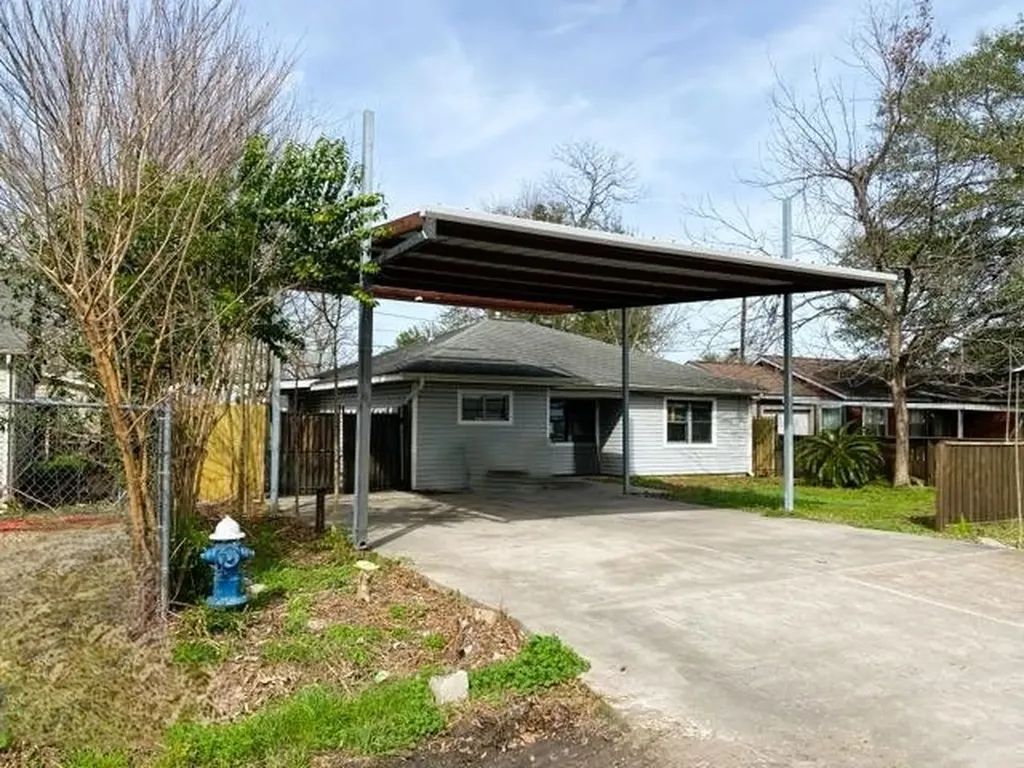 125 W Sunnyside Street Houston TX 77076