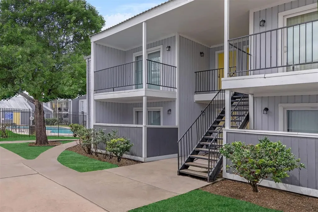 10402 Sandpiper Drive 2 -20 Houston TX 77096