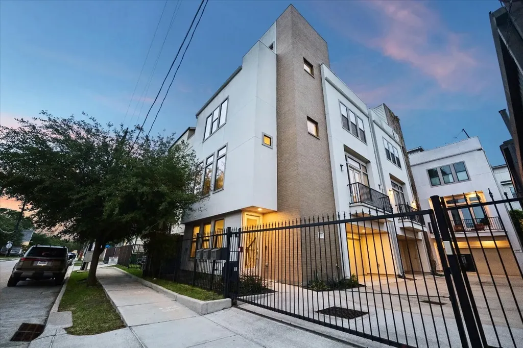 2110 Genesee Street Houston TX 77006