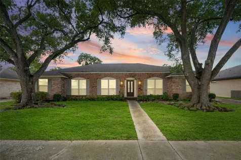 7615 Del Rey Lane Houston TX 77071