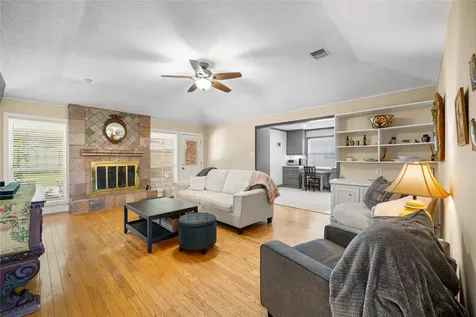 7615 Del Rey Lane Houston TX 77071