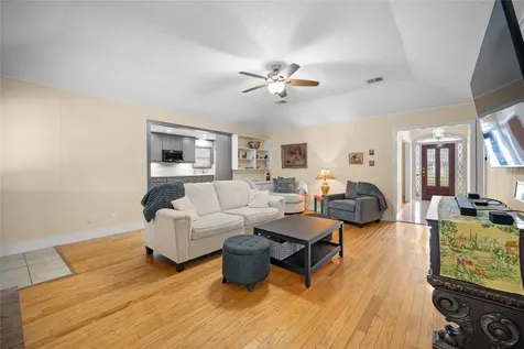 7615 Del Rey Lane Houston TX 77071