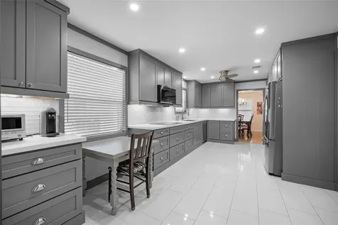 7615 Del Rey Lane Houston TX 77071