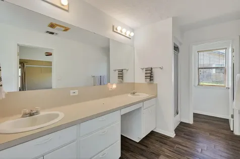 12 Creekwood Drive Schulenburg TX 78956