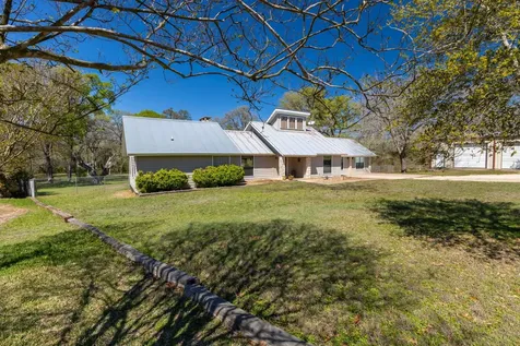 12 Creekwood Drive Schulenburg TX 78956