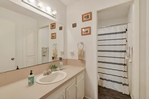 12 Creekwood Drive Schulenburg TX 78956