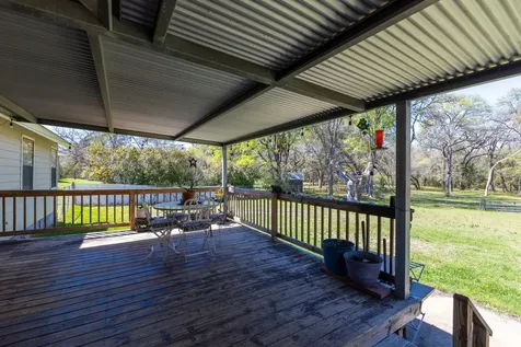 12 Creekwood Drive Schulenburg TX 78956