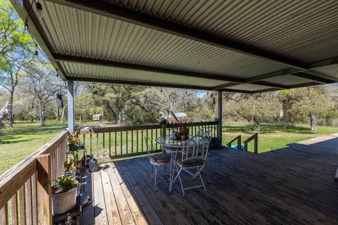 12 Creekwood Drive Schulenburg TX 78956