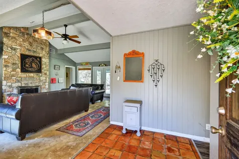 12 Creekwood Drive Schulenburg TX 78956