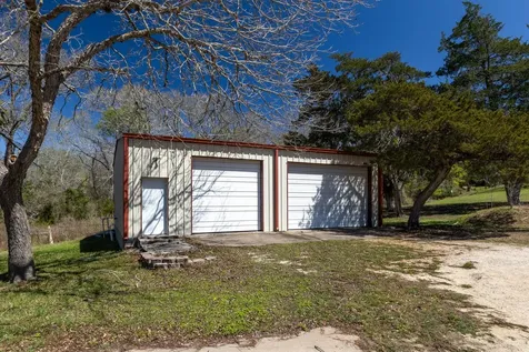 12 Creekwood Drive Schulenburg TX 78956