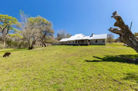 12 Creekwood Drive Schulenburg TX 78956