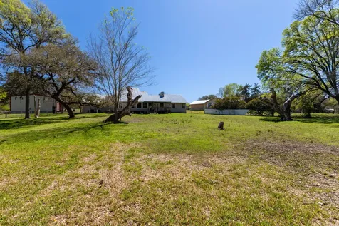 12 Creekwood Drive Schulenburg TX 78956