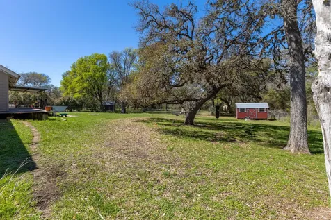 12 Creekwood Drive Schulenburg TX 78956