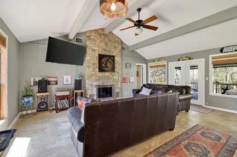 12 Creekwood Drive Schulenburg TX 78956