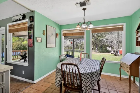 12 Creekwood Drive Schulenburg TX 78956