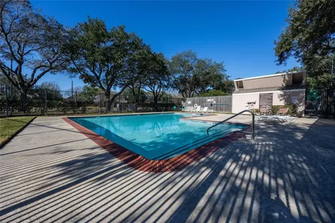 13852 Hollowgreen Drive 303/5 Houston TX 77082