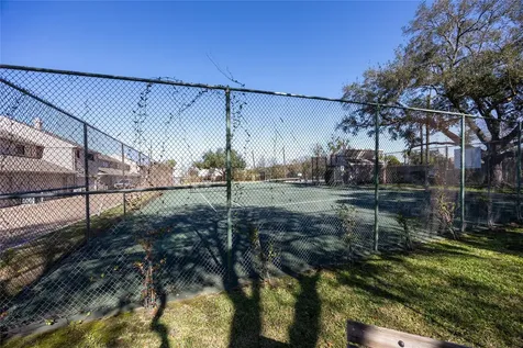 13852 Hollowgreen Drive 303/5 Houston TX 77082