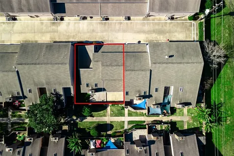13852 Hollowgreen Drive 303/5 Houston TX 77082