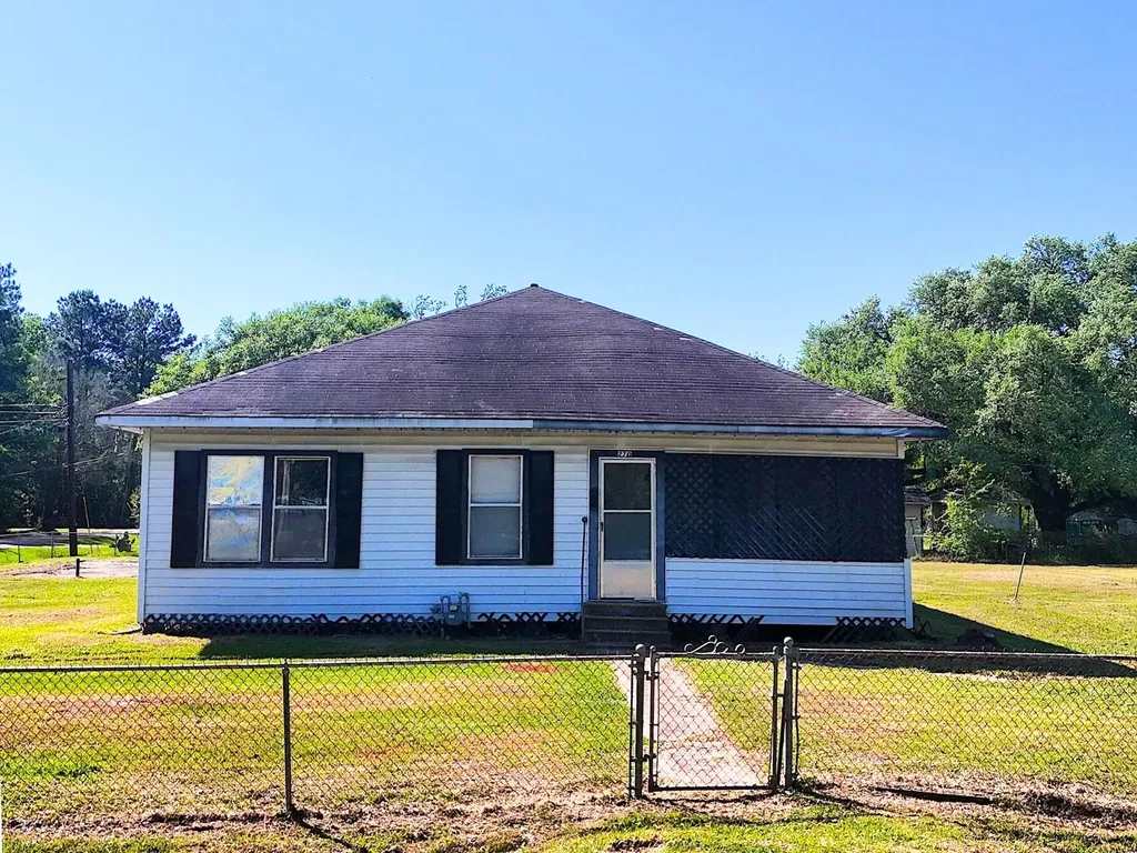 270 S 9th Street Silsbee TX 77656