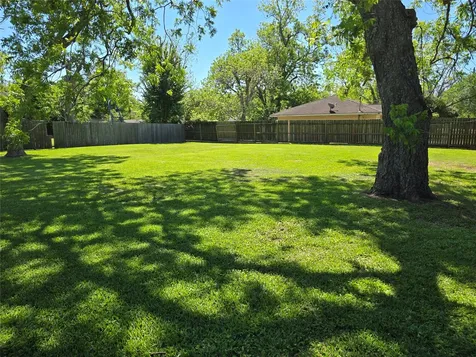 117 Lazy Lane Lake Jackson TX 77566