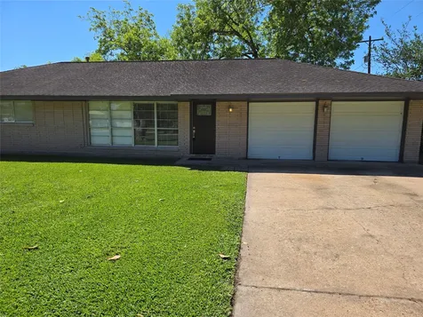 117 Lazy Lane Lake Jackson TX 77566