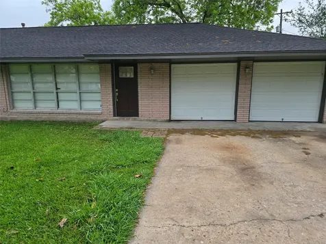 117 Lazy Lane Lake Jackson TX 77566