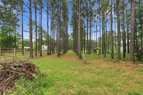133 County Road 5005 Cleveland TX 77327