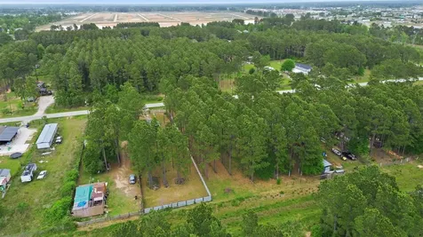 133 County Road 5005 Cleveland TX 77327