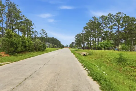 133 County Road 5005 Cleveland TX 77327