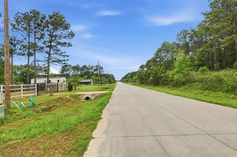 133 County Road 5005 Cleveland TX 77327