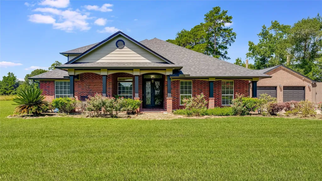 65 County Road 2209 N Cleveland TX 77327