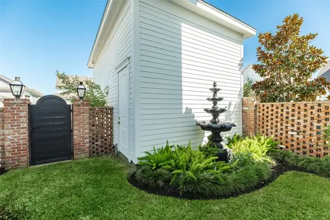 7 Caroline Street Galveston TX 77554