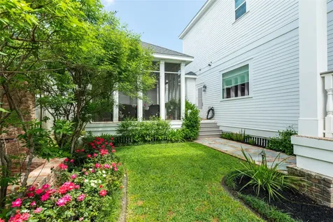 7 Caroline Street Galveston TX 77554
