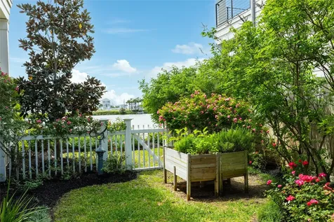 7 Caroline Street Galveston TX 77554