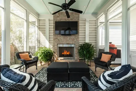 7 Caroline Street Galveston TX 77554
