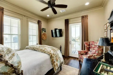 7 Caroline Street Galveston TX 77554