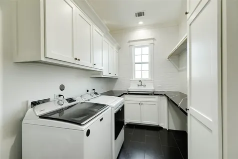 7 Caroline Street Galveston TX 77554